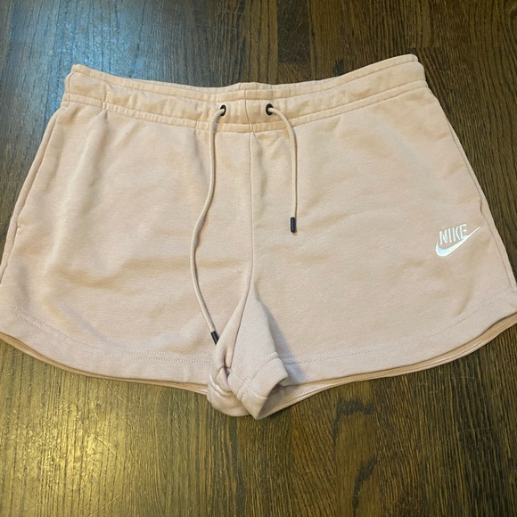 Nike Pants - Nike shorts size medium